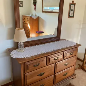Dresser w/mirror