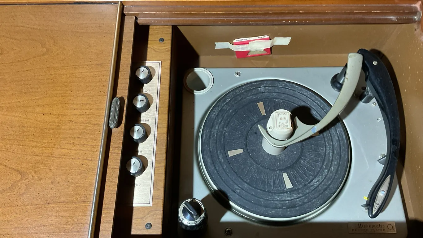 Record player console