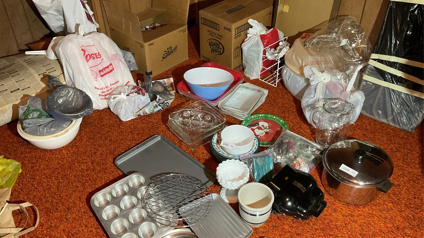 Pyrex, Corning ware, lidded pot, bakeware