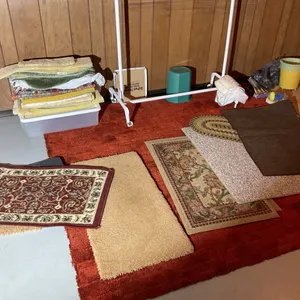 Rugs, clothes rack