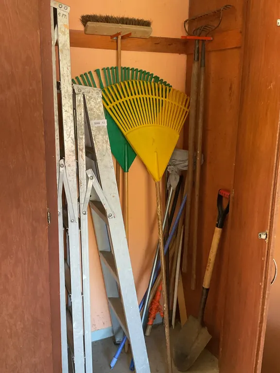 2 step ladders, garden tools
