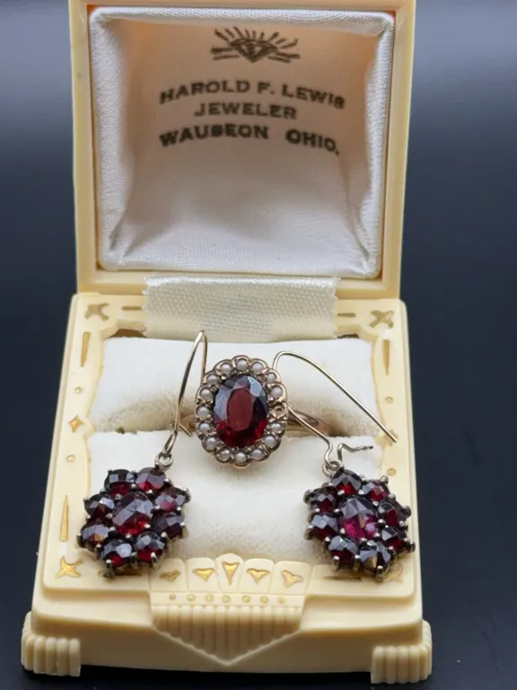 Vintage 10K Yellow Gold Bohemian Garnet & Seed Pearl Floral Cluster Ring Size 6 with Matching Garnet