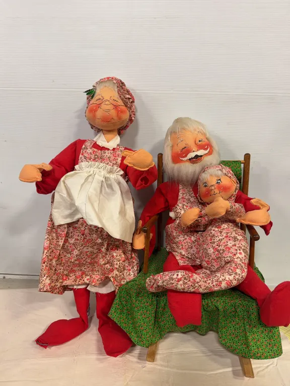 Rare Annalee 29" Animated Santa & Mrs. Claus with Motorized Rocking Chair