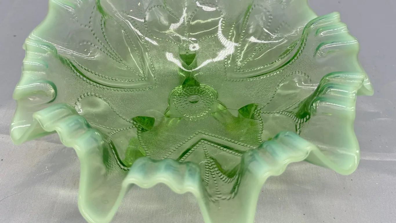 Jefferson Glass Green Opalescent Hearts & Clubs 8" Ruffled Bowl