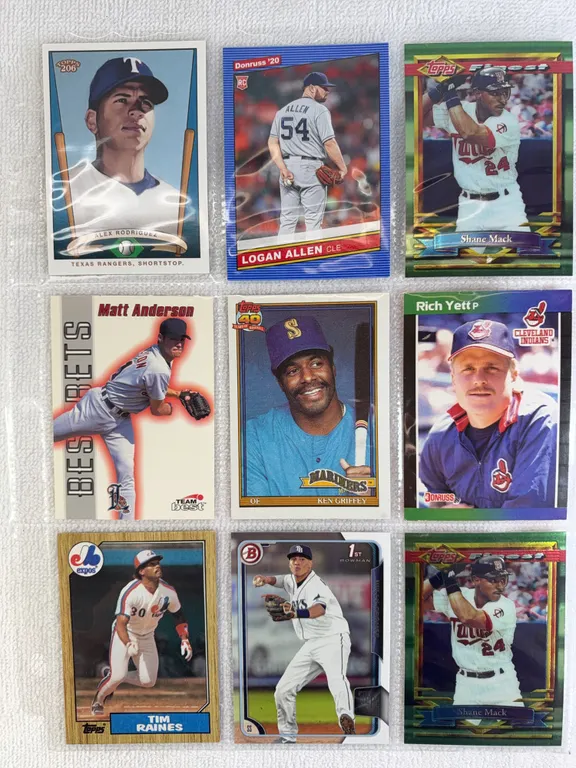 MLB Baseball Cards in Sleeve