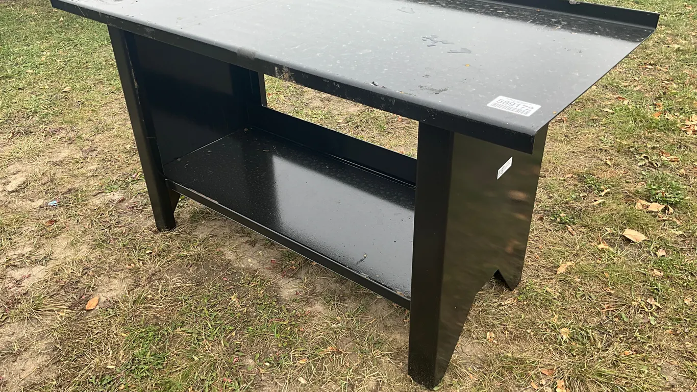 UNUSED KC 60" WORK BENCH