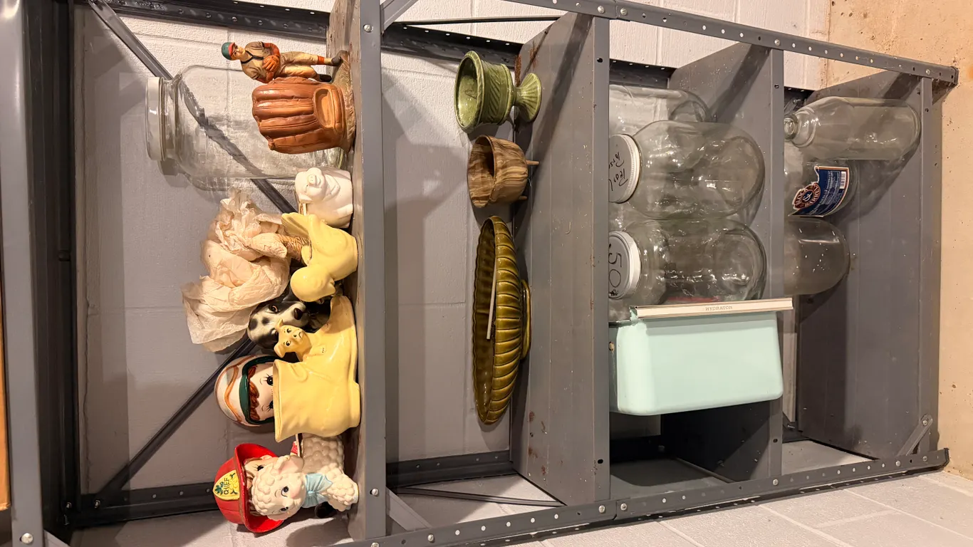 METAL SHELVING AND ITS CONTENTS