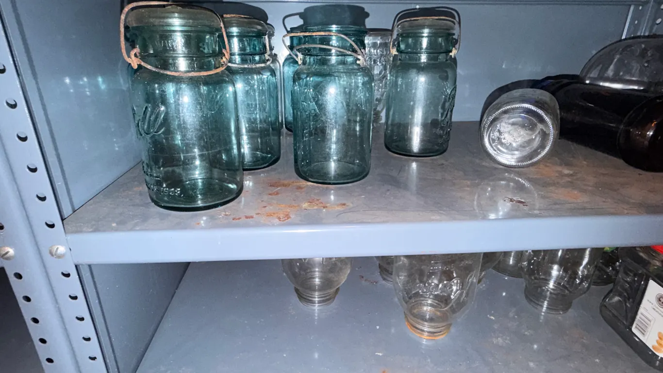ASSORTMEN OF JARS: BALL, MASON, AND MORE