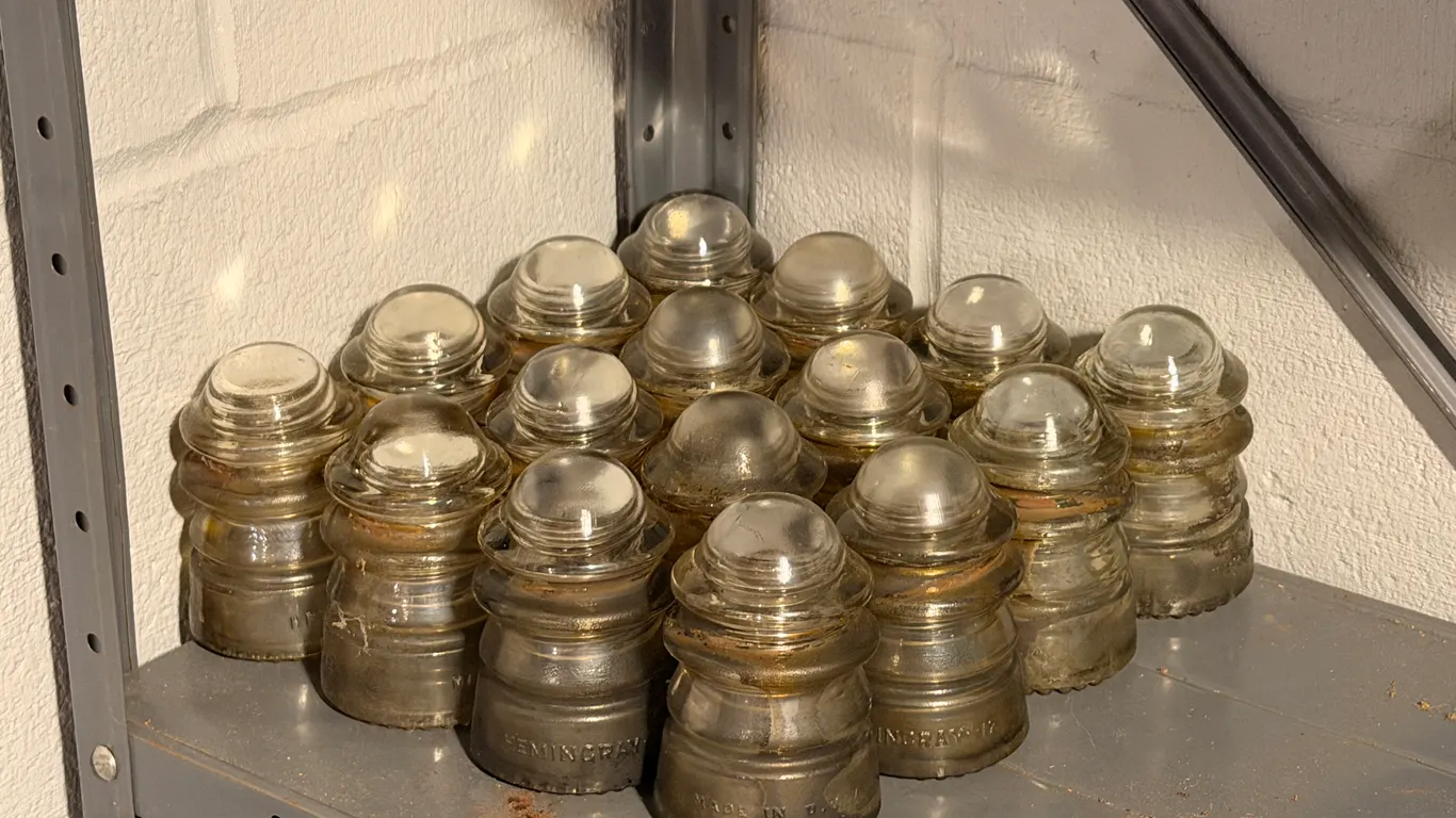 16 HEMINGRAY ELECTRICAL INSULATORS