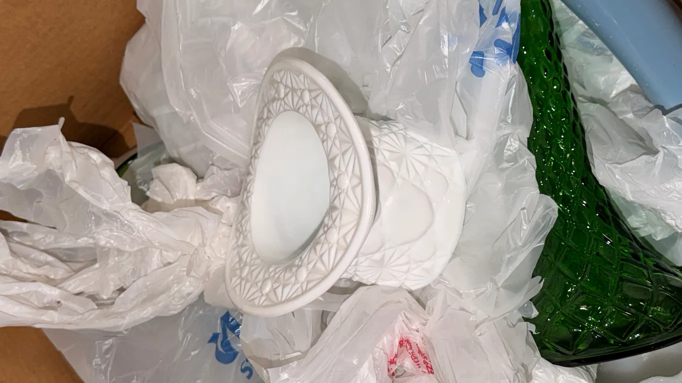 VARIETY OF GLASSWARE | FENTON | BRODY AND MORE