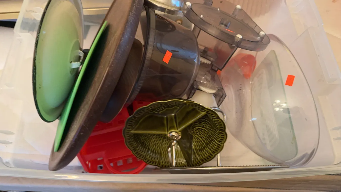Dishware
