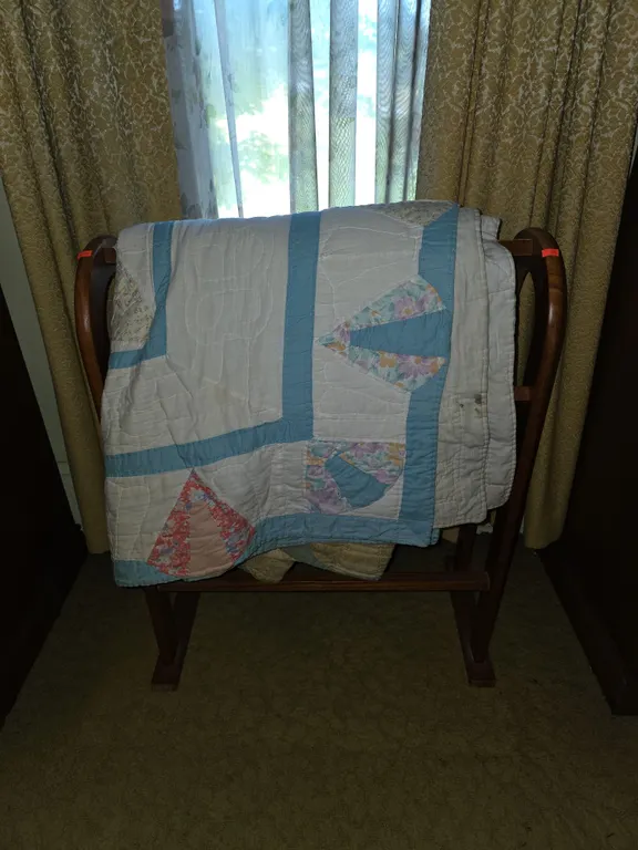 Quilt rack & quilt