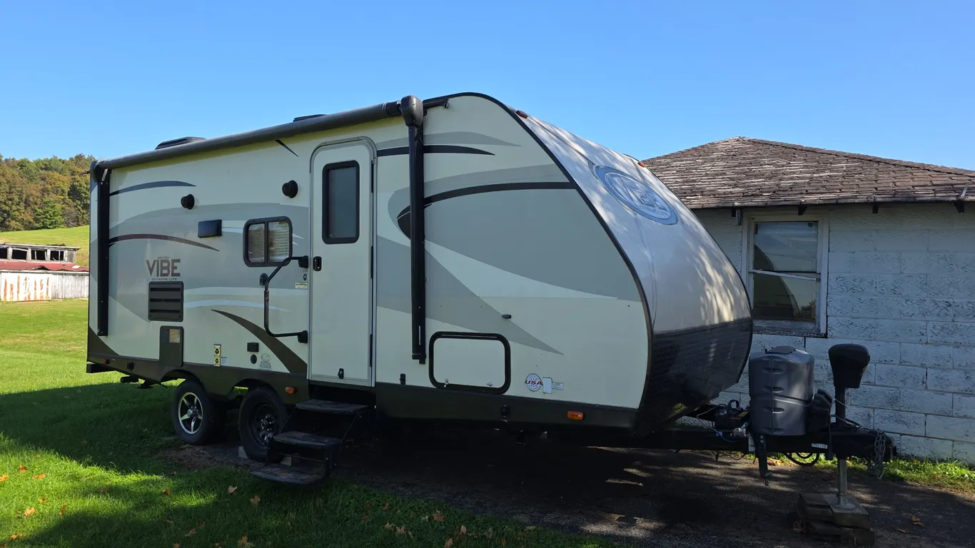 2016 Forest River Vibe travel trailer Model 21FBS Vin 4x4TVBW20G4106822