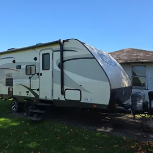 2016 Forest River Vibe travel trailer Model 21FBS Vin 4x4TVBW20G4106822