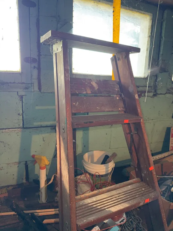 6 ft wood Step Ladder