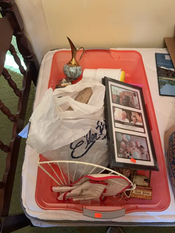 Tote with decor, picture frames