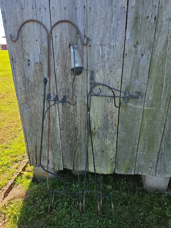 Landscape hangers