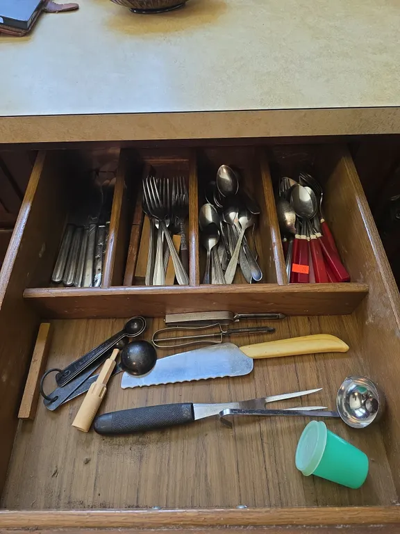 Utensils, kitchen towels