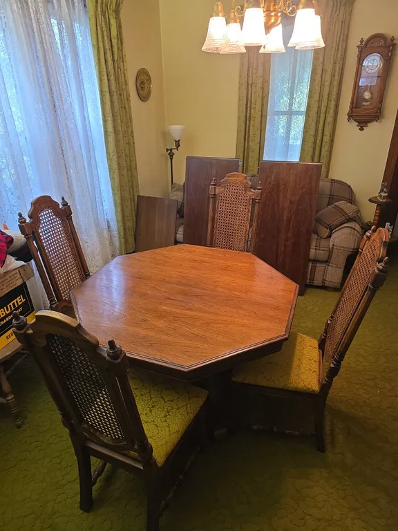 Vintage Pedestal Dining Table including 2 leaves, 4 side chairs, 2 arm chairs