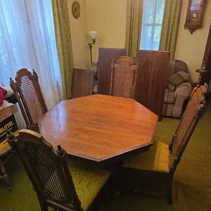Vintage Pedestal Dining Table including 2 leaves, 4 side chairs,  2 arm chairs