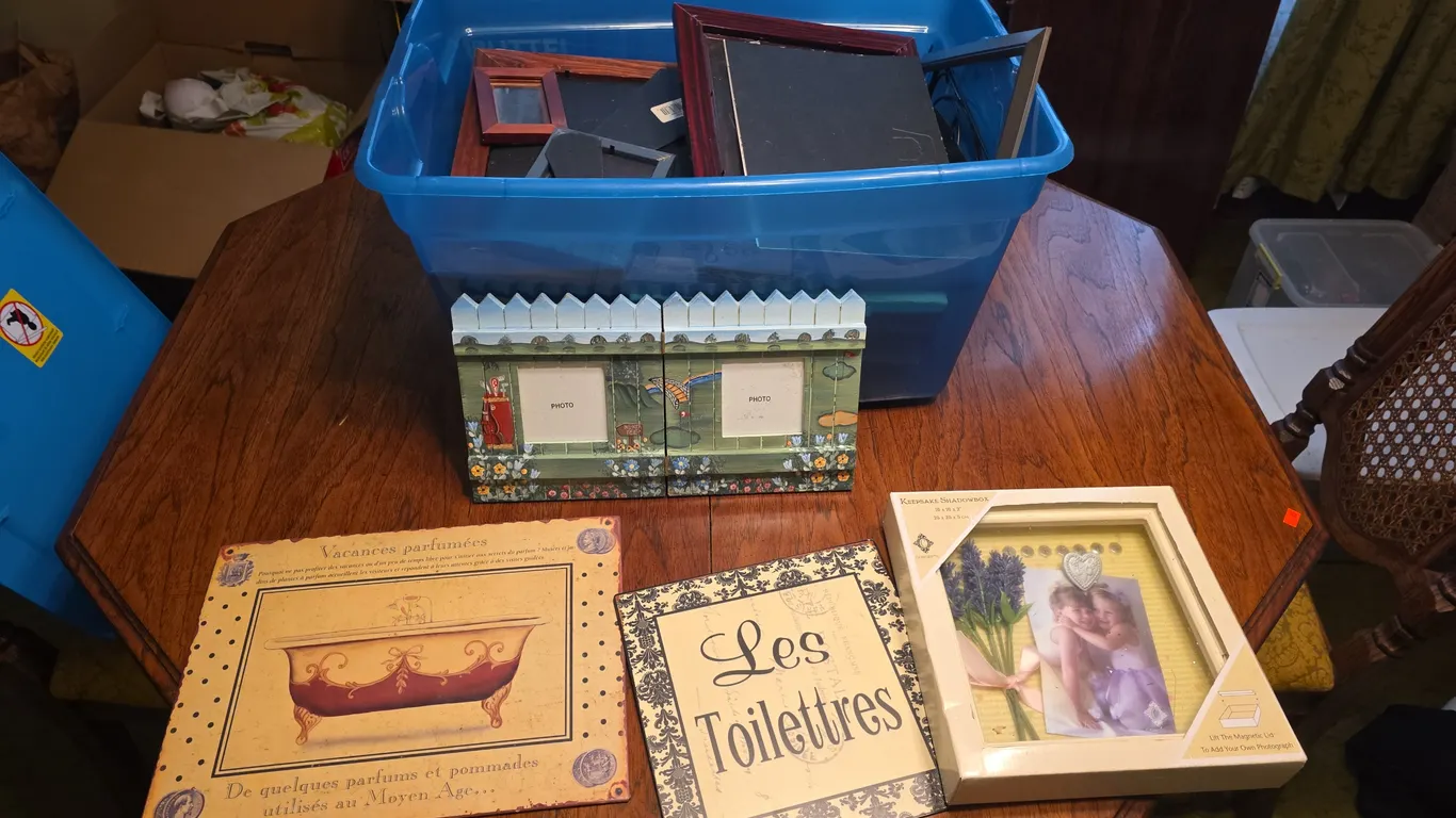 Picture frames n signs