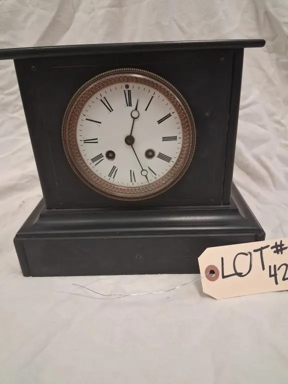 Black Mechanical Mantel Clock with Roman-Numeral D
