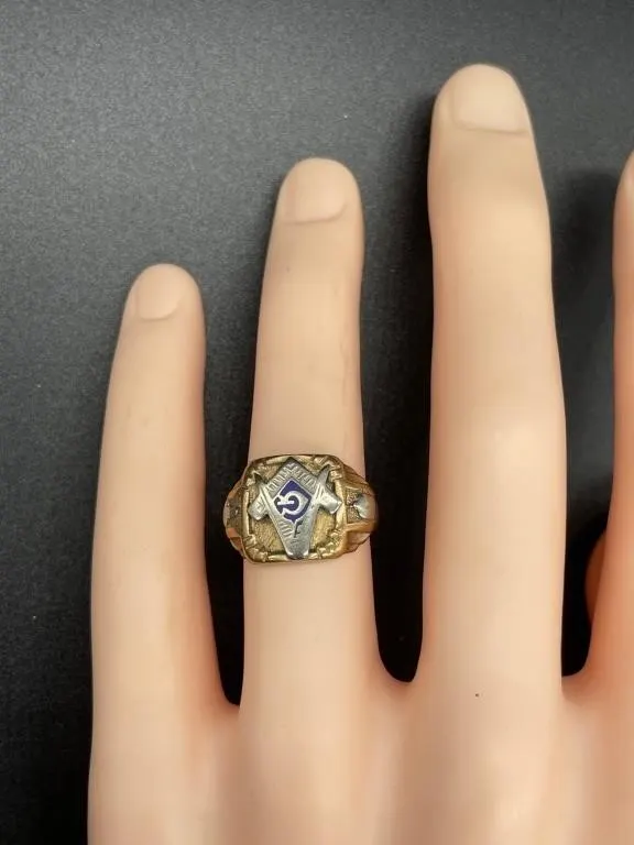 10K Gold Ring 4.6 Grams