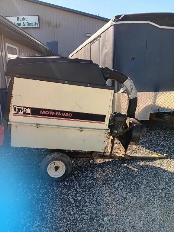 Agri-Fab mow-n-vac Briggs & Stratton 900 series