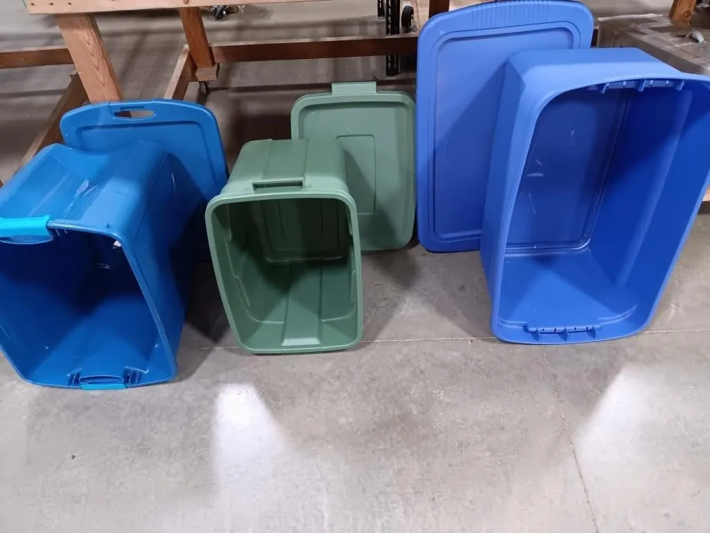Rubbermaid anx Sterilite totes with bonus item.