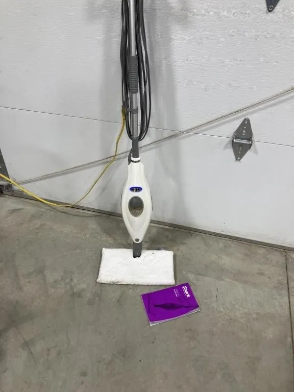 Shark steam mop, powdered on, e3