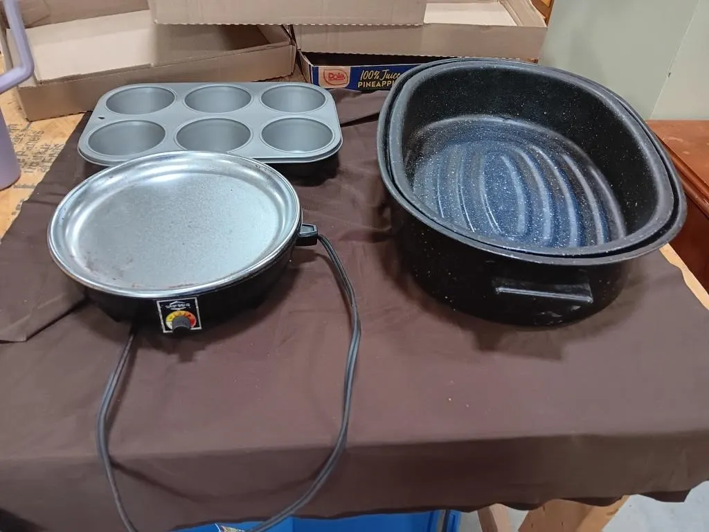 Vintage West Bend Lazy Day Slo-Cooker round base