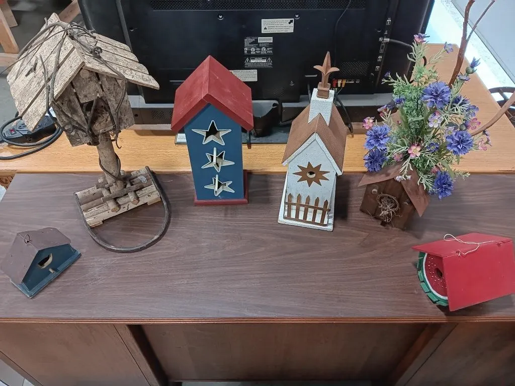 Decorative bird houses ranging in sizes and