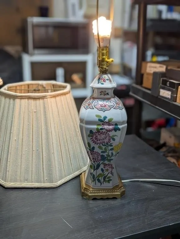 ANTIQUE vintage Chinoiserie Lamp