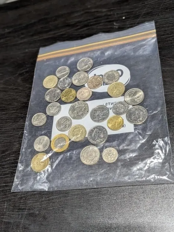 LOT OF MIX WORLDWIDE COLACTABLE COINS