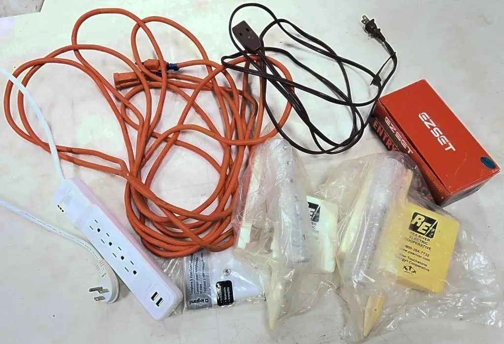 miscellaneous lot: extension cords, rain gauges,