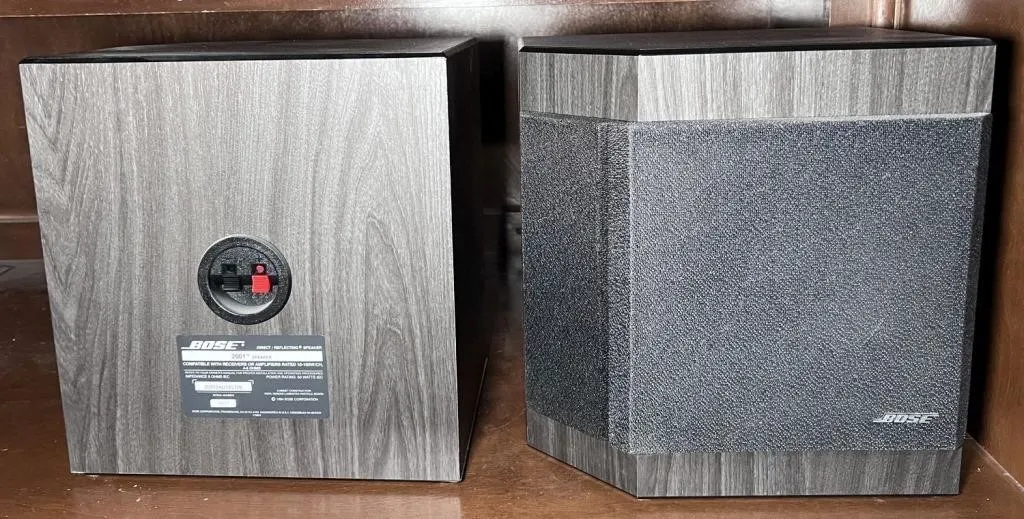 pair Bose 2001 speakers