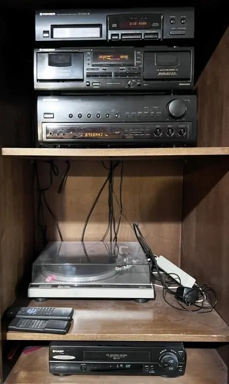 stereo components, all powers up