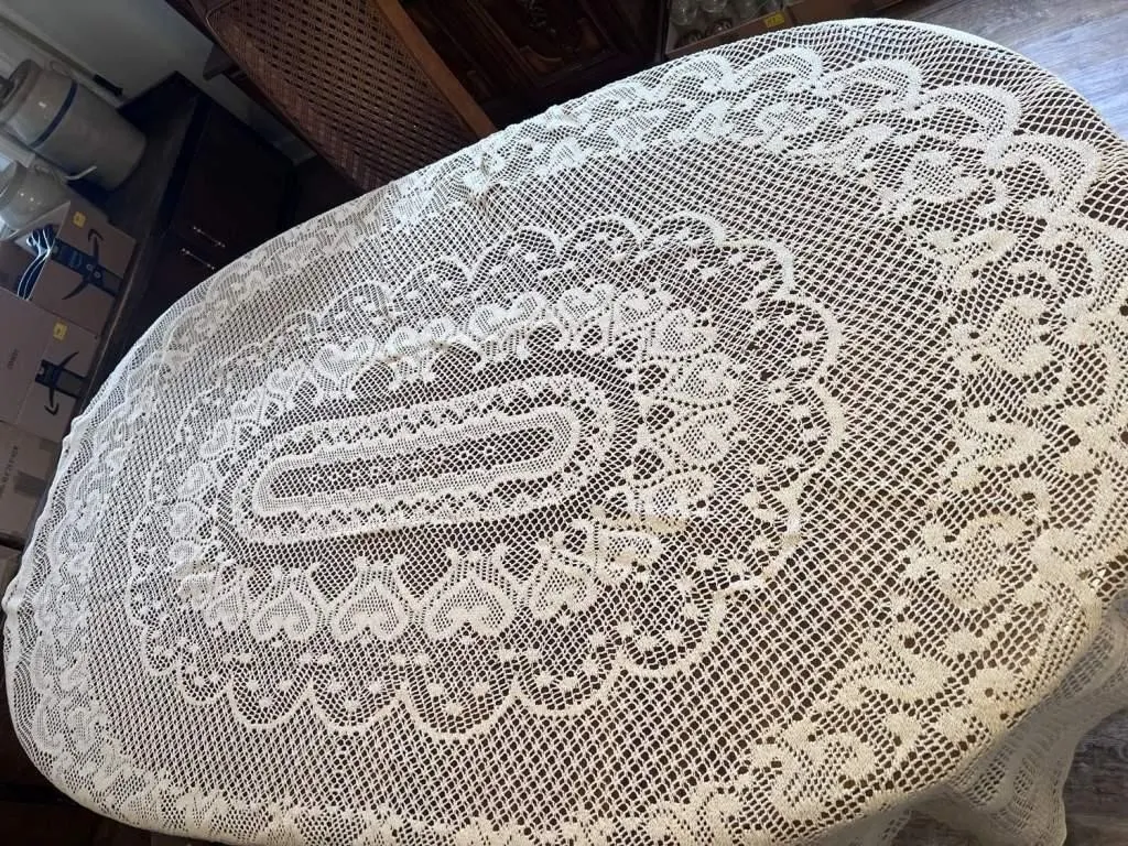 tablecloth and doilies