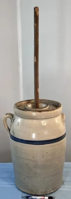#4 stoneware churn with top & dasher