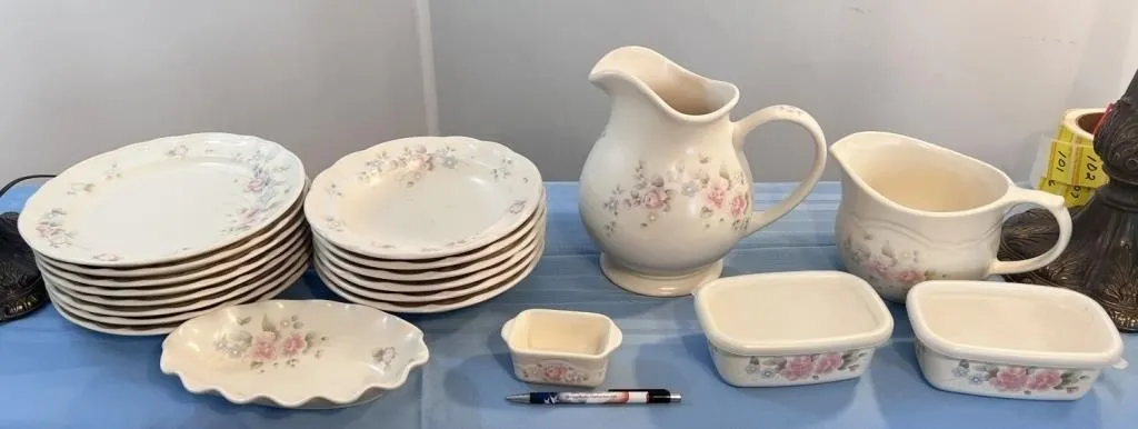 33pc Pfaltzgraff dinnerware
