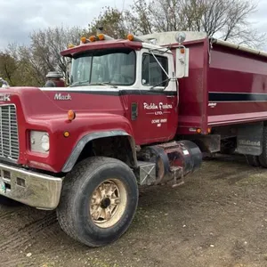 1987 Mack tandem axle grain truck 964,418 kilometers showing VIN: 2M2P142C6HC005259 Owners: Richlin Feeders Ltd. Seller: Fraser Auction Service Ltd. _
