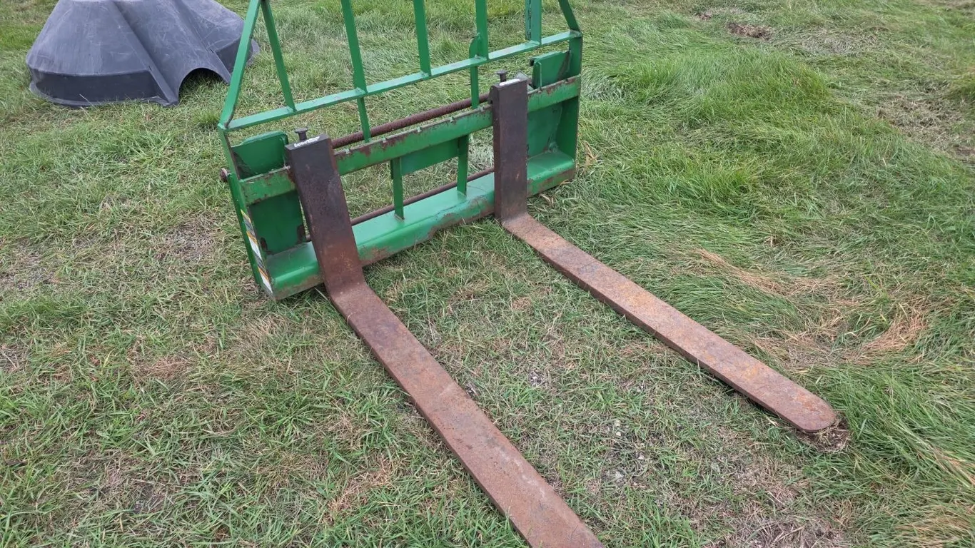 Frontier 48” pallet forks for front loader