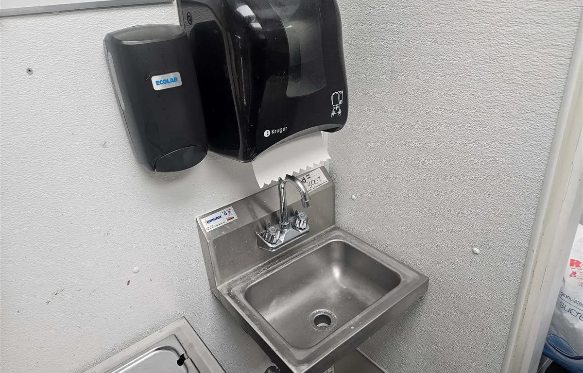 Stainless Steel Commercial Hand Sink
UNRESERVED