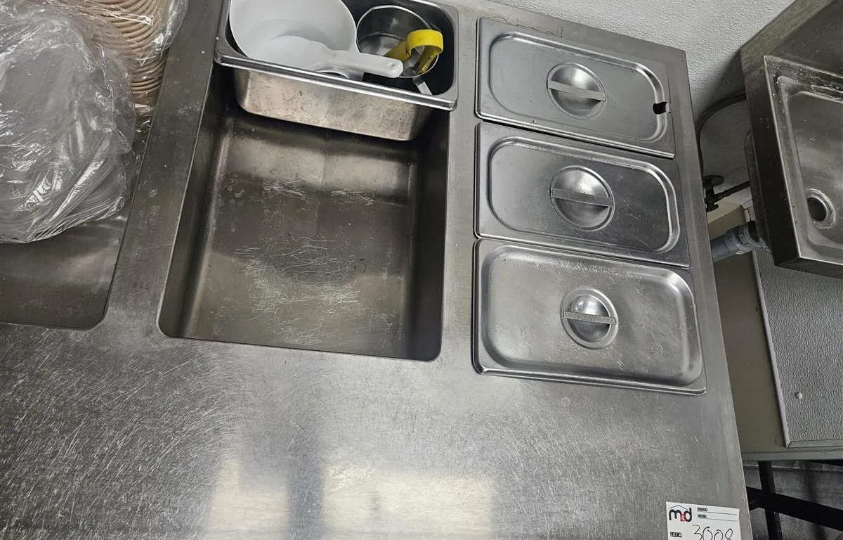 Vulcan 5-Well Electric Steam Table w/ Servingware
UNRESERVED