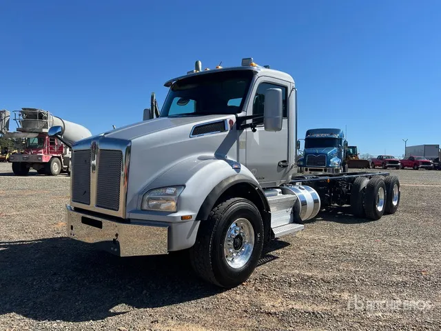 2019 Kenworth T880 6x4 Cab and Chassis