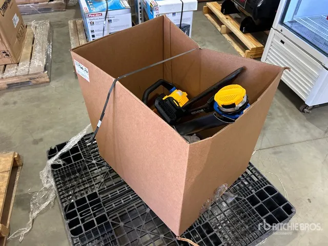 Quantity of 4 pc Cub Cadet Landscaping Tool Kit