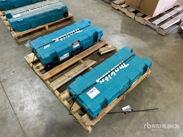 Makita 35 lb Demolition Hammer