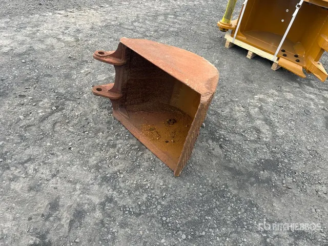 23 in Cleanup Backhoe Rear Bucket