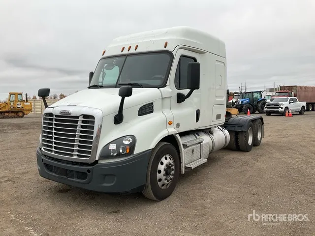 2020 Freightliner Cascadia 113 6x4 T/A Sleeper Truck Tractor