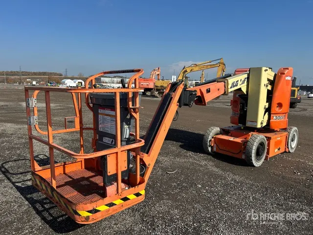 JLG E300AJP 2WD Electric Articulating Boom Lift